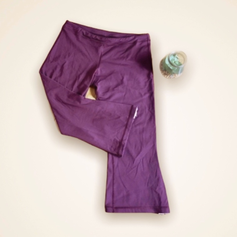 LULULEMON Athletica maroon cropped Capri 10